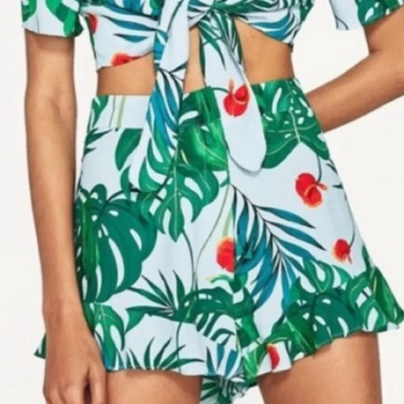 Zara Pants - ZARA tropical  frill shorts size small